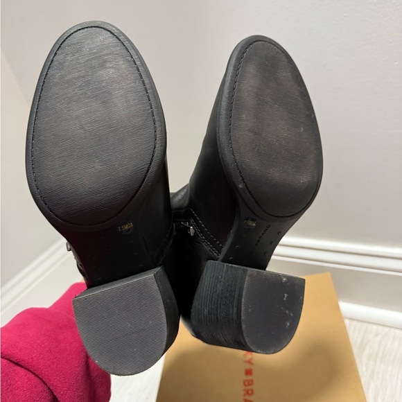 Lucky Brand black ankle booties - Picture 4 of 5